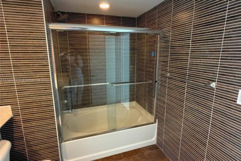 Купить кондоминиум в Майами, Флорида 2 спальни, 113.99м2, № 1623139 - фото 18