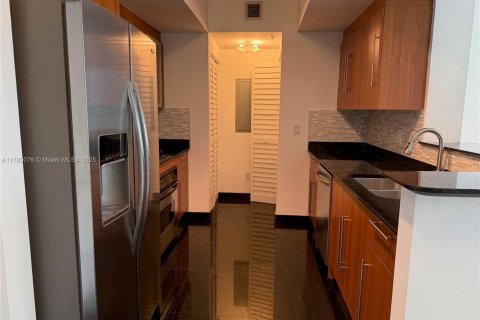 Купить кондоминиум в Майами, Флорида 2 спальни, 113.99м2, № 1623139 - фото 5
