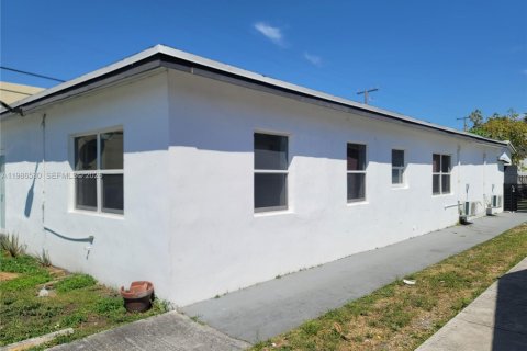 Купить коммерческую недвижимость в Майами, Флорида 293.85м2, № 2057511 - фото 13