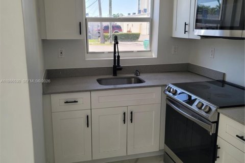 Купить коммерческую недвижимость в Майами, Флорида 293.85м2, № 2057511 - фото 5