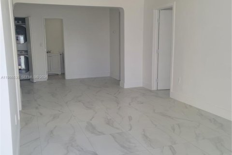 Купить коммерческую недвижимость в Майами, Флорида 293.85м2, № 2057511 - фото 3