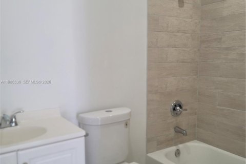 Купить коммерческую недвижимость в Майами, Флорида 293.85м2, № 2057511 - фото 9