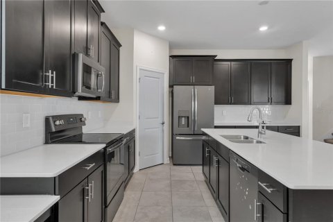 House in Orlando, Florida 5 bedrooms, 245.08 sq.m. № 1816571 - photo 9
