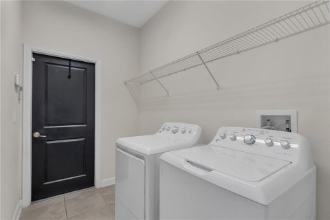 House in Orlando, Florida 5 bedrooms, 245.08 sq.m. № 1816571 - photo 23