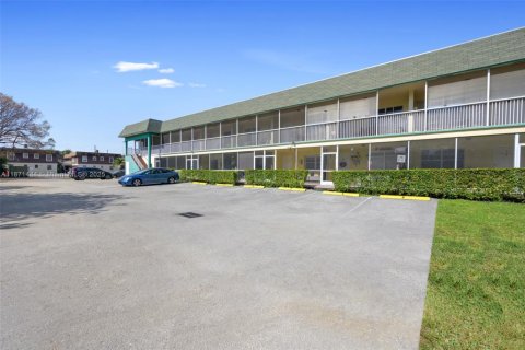 Condominio en venta en Hollywood, Florida, 2 dormitorios, 75.81 m2 № 1920236 - foto 2