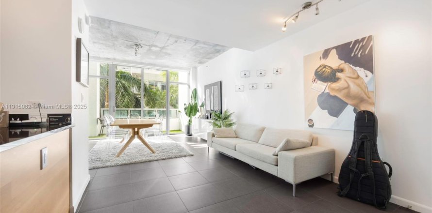 Кондоминиум с 1 спальней в Майами, Флорида № 1971533