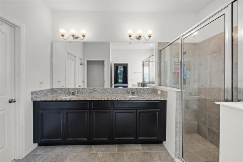 Casa en venta en Kissimmee, Florida, 4 dormitorios, 264.86 m2 № 1760497 - foto 25