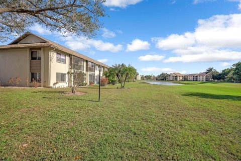 Condo in Fort Myers, Florida, 2 bedrooms  № 1515897 - photo 17