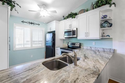 Condo in Fort Myers, Florida, 2 bedrooms  № 1515897 - photo 3