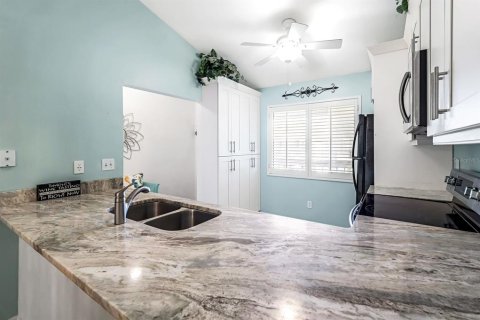 Condo in Fort Myers, Florida, 2 bedrooms  № 1515897 - photo 2
