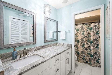Condo in Fort Myers, Florida, 2 bedrooms  № 1515897 - photo 11