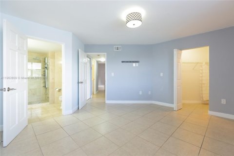 Copropriété à louer à Miami, Floride: 2 chambres, 92.9 m2 № 1966262 - photo 1