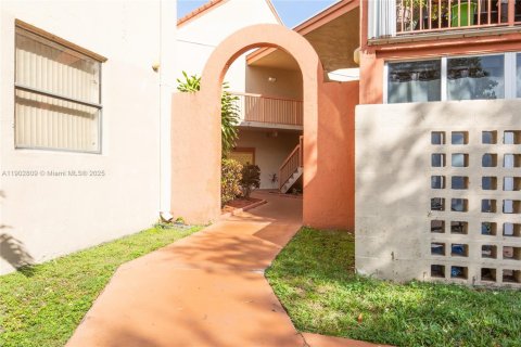 Copropriété à louer à Miami, Floride: 2 chambres, 92.9 m2 № 1966262 - photo 10