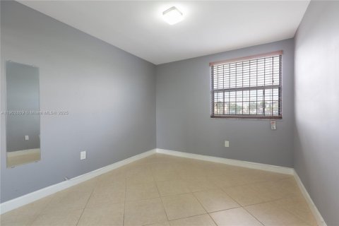 Copropriété à louer à Miami, Floride: 2 chambres, 92.9 m2 № 1966262 - photo 9