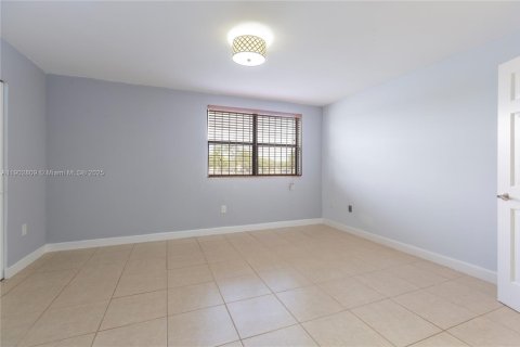 Copropriété à louer à Miami, Floride: 2 chambres, 92.9 m2 № 1966262 - photo 6