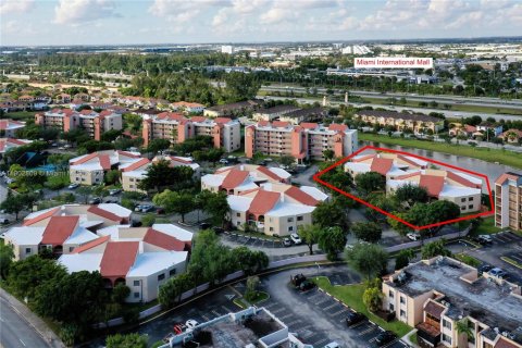 Copropriété à louer à Miami, Floride: 2 chambres, 92.9 m2 № 1966262 - photo 16
