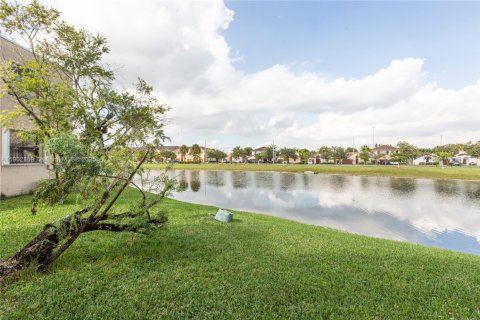 Copropriété à louer à Miami, Floride: 2 chambres, 92.9 m2 № 1966262 - photo 11