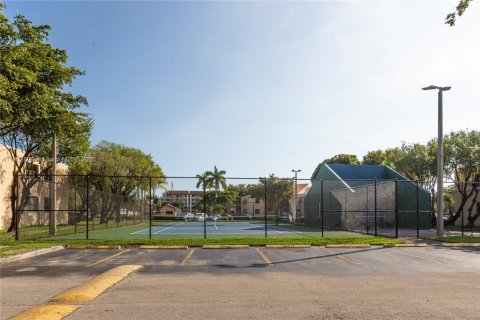 Copropriété à louer à Miami, Floride: 2 chambres, 92.9 m2 № 1966262 - photo 13