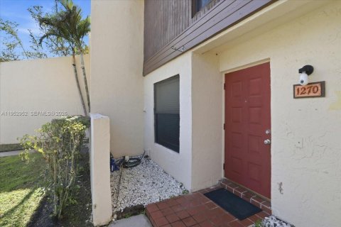 Condo in Pembroke Pines, Florida, 2 bedrooms  № 2009608 - photo 4