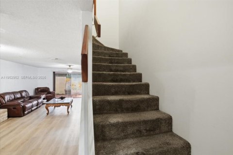 Condo in Pembroke Pines, Florida, 2 bedrooms  № 2009608 - photo 19