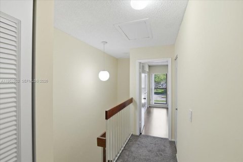 Condo in Pembroke Pines, Florida, 2 bedrooms  № 2009608 - photo 21