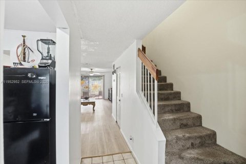 Condo in Pembroke Pines, Florida, 2 bedrooms  № 2009608 - photo 20