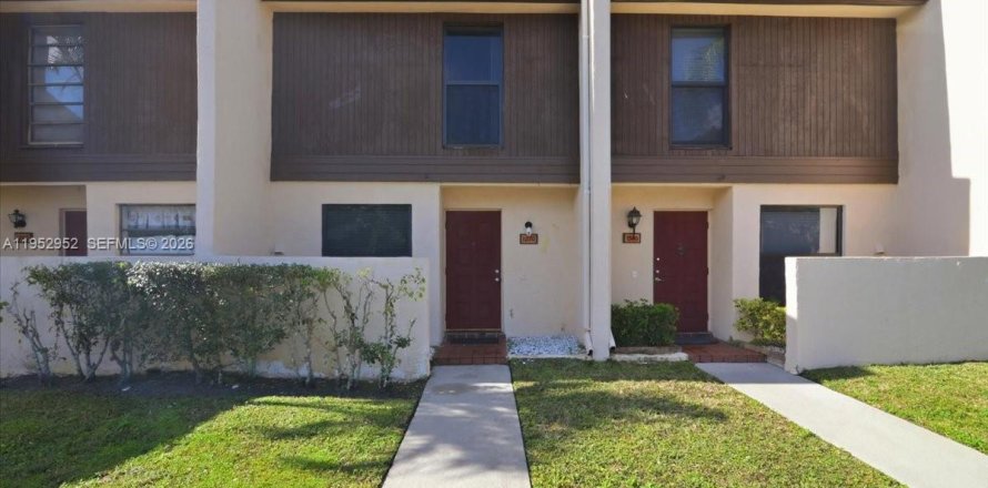Condo in Pembroke Pines, Florida, 2 bedrooms  № 2009608