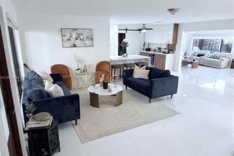 Casa en alquiler en Cutler Bay, Florida, 3 dormitorios, 212.19 m2 № 2053298 - foto 3