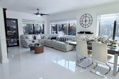 Casa en alquiler en Cutler Bay, Florida, 3 dormitorios, 212.19 m2 № 2053298 - foto 6