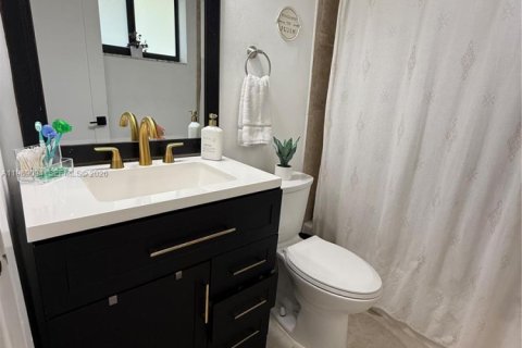 Casa en alquiler en Cutler Bay, Florida, 3 dormitorios, 212.19 m2 № 2053298 - foto 28