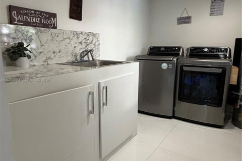 Casa en alquiler en Cutler Bay, Florida, 3 dormitorios, 212.19 m2 № 2053298 - foto 15