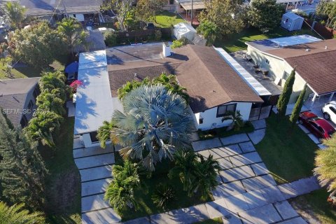 Casa en Cutler Bay, Florida 3 dormitorios, 212.19 m2 № 2053298