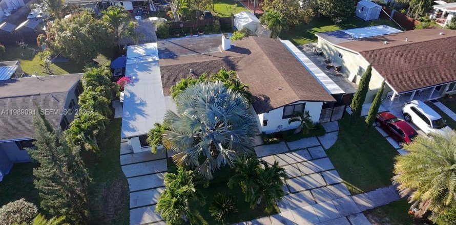 Casa en Cutler Bay, Florida 3 dormitorios, 212.19 m2 № 2053298
