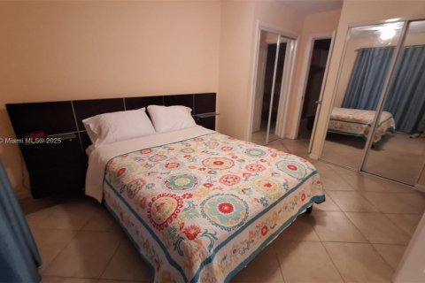Condo in Hallandale Beach, Florida, 1 bedroom  № 1941465 - photo 14