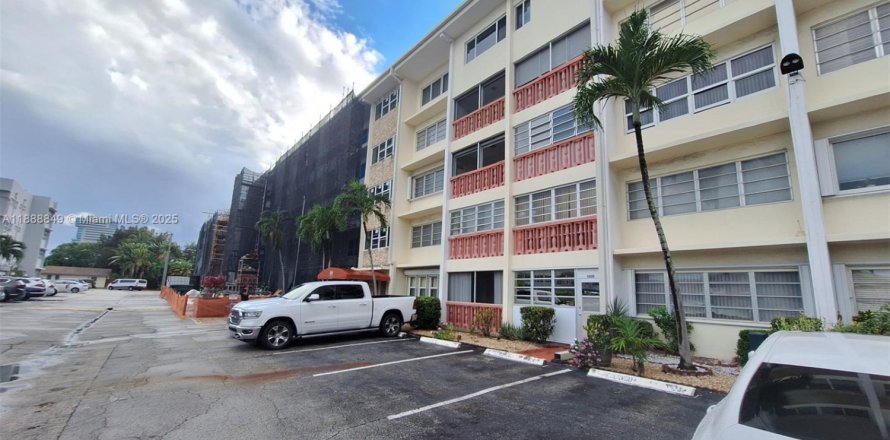 Condo in Hallandale Beach, Florida, 1 bedroom  № 1941465
