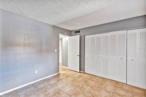Condo in Orlando, Florida, 2 bedrooms № 2201137 - photo 24