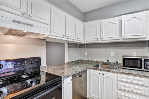 Condo in Orlando, Florida, 2 bedrooms № 2201137 - photo 11