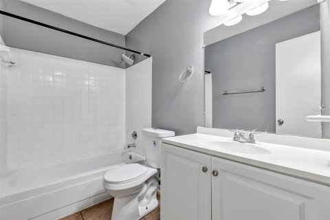 Condo in Orlando, Florida, 2 bedrooms № 2201137 - photo 21