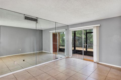 Condo in Orlando, Florida, 2 bedrooms № 2201137 - photo 12