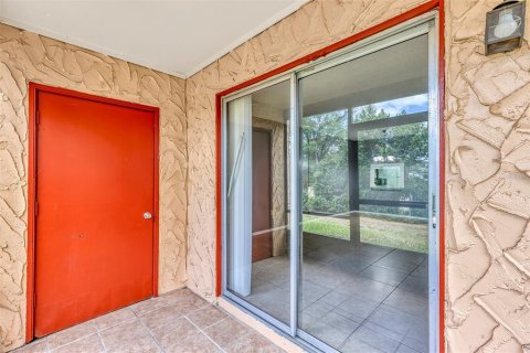 Condo in Orlando, Florida, 2 bedrooms № 2201137 - photo 27