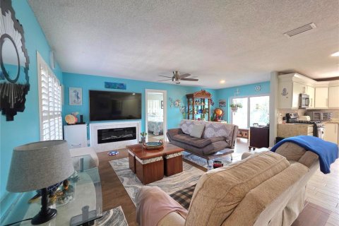 Villa ou maison à vendre à Spring Hill, Floride: 3 chambres, 162.95 m2 № 2310469 - photo 3