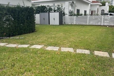 House in Sunny Isles Beach, Florida 3 bedrooms, 137.87 sq.m. № 1984572 - photo 7