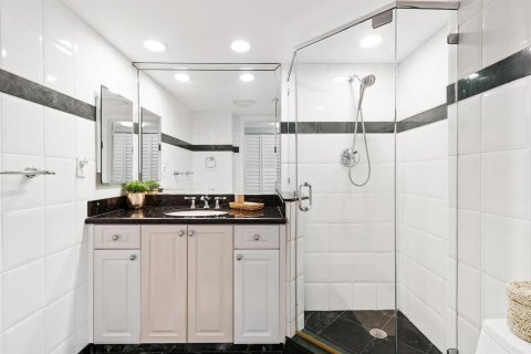 Condo in Highland Beach, Florida, 2 bedrooms  № 2184222 - photo 23
