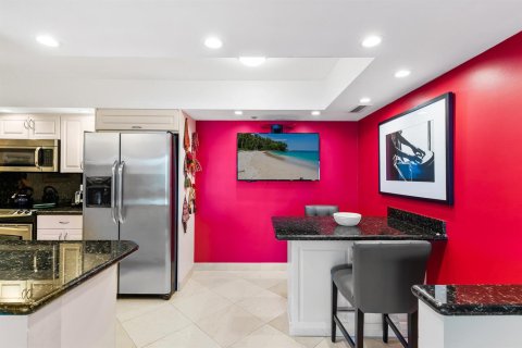 Condo in Highland Beach, Florida, 2 bedrooms  № 2184222 - photo 11