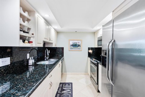 Condo in Highland Beach, Florida, 2 bedrooms  № 2184222 - photo 12