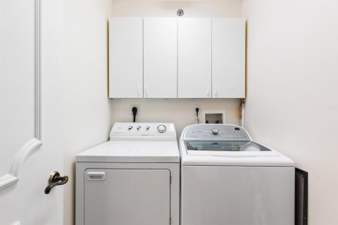 Condo in Highland Beach, Florida, 2 bedrooms  № 2184222 - photo 25