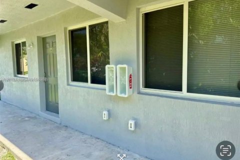 House in Miami, Florida 1 bedroom № 1963957
