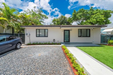 Дом в Майами, Флорида 3 спальни, 110.74м2 № 2004851