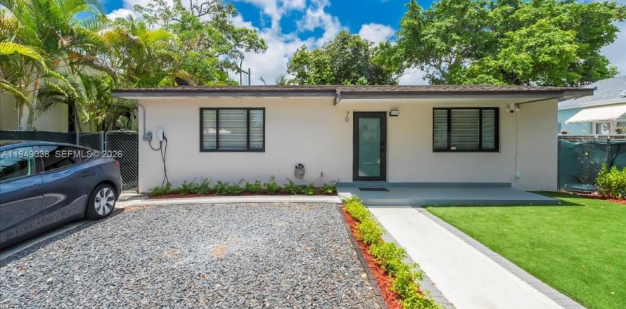 Дом в Майами, Флорида 3 спальни, 110.74м2 № 2004851