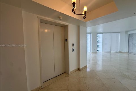 Condominio en alquiler en Sunny Isles Beach, Florida, 2 dormitorios, 156.08 m2 № 2009668 - foto 4